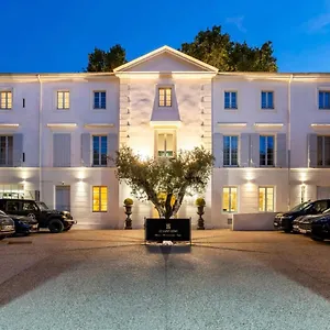 https://le-saint-remy.fr-provencehotel.com